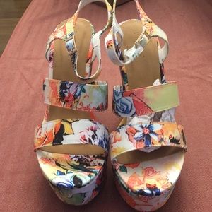 Floral wedges